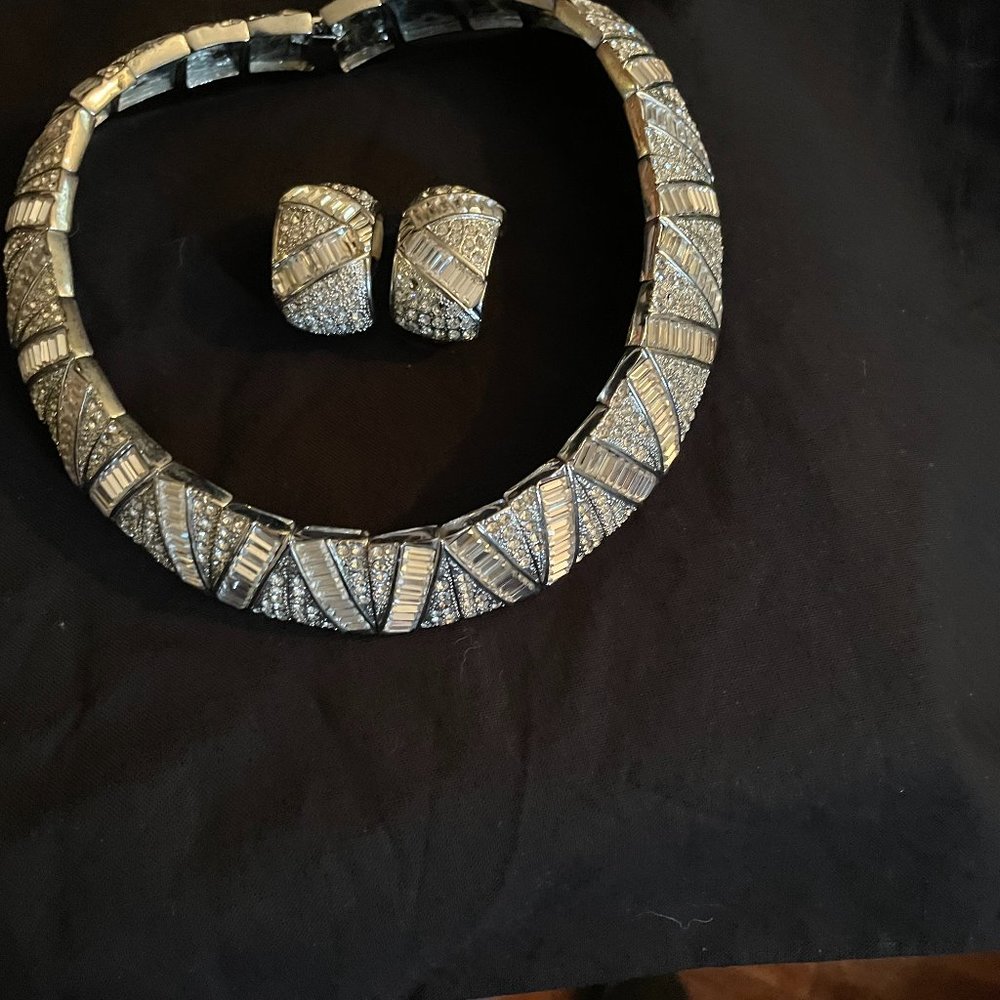 Zirconia chocker with clip on earrings